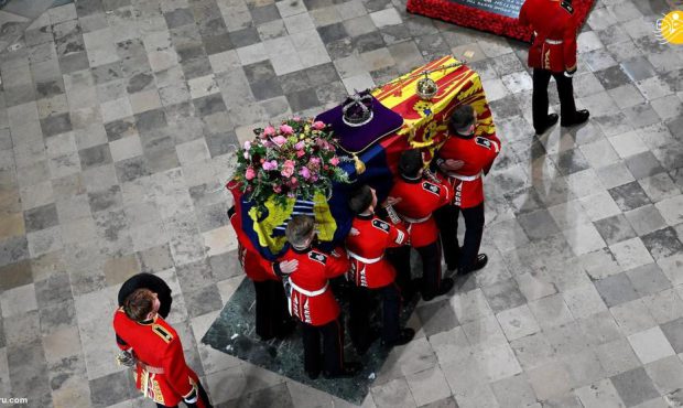 (تصاویر) حاشیه‌هایی از تشییع و خاکسپاری ملکه الیزابت دوم