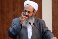کیهان: مولوی عبدالحمید زندگی اشرافی و کاخ نشینی دارد و درد مردم را نمی‌فهمد