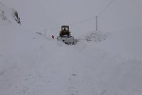 راه ‌تمام‌ روستاهای الیگودرز مسدود شد / ریزش بهمن ارتفاع برف در گردنه نمک را به ۱۵ متر رساند‌