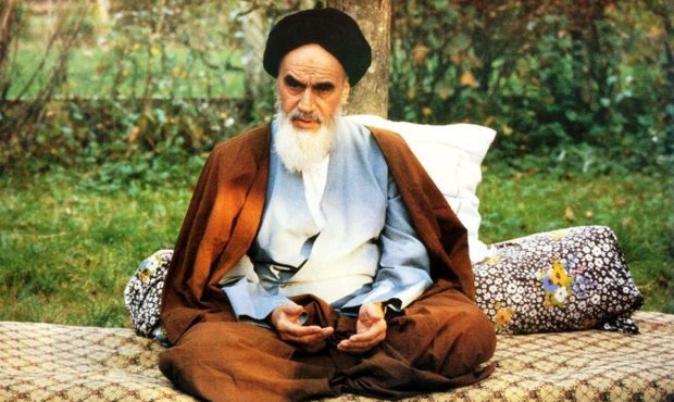 روزنامه اصولگرا: امام خمینی به دموکراسی معتقد نبود!