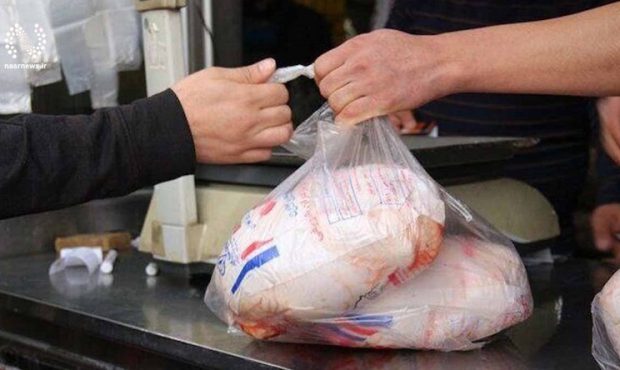 وضعیت مردم در بازار مرغ و گوشت مبادله کالا به کالا برای خرید مرغ!