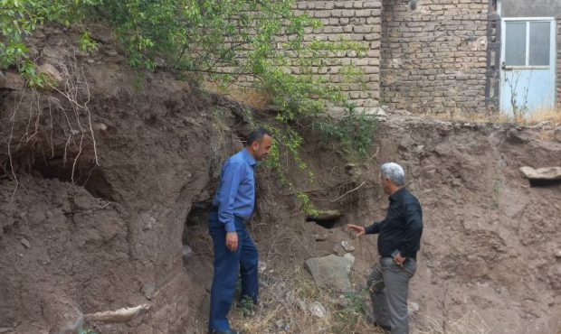 کشف چند گور باستانی در هنگام خاکبرداری در رودبار+ جزئیات