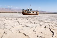 دریاچه ارومیه، دقیقاً چرا خشک شد؟ راهی برای نجات آن هست؟ اگر احیا نشود چه بر سرمان می‌آید؟!
