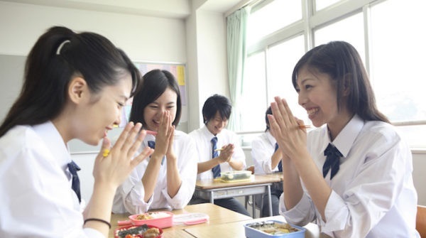 باز هم ادعای کیهان: بستن موی دم‌اسبی دختران در مدارس ژاپن به دلیل تحریک جنسی پسران ممنوع شده؛ آن وقت عده‌ای مسخره می‌کنند که مگر کسی با مو تحریک می‌شود