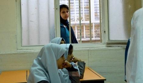 روزنامه اطلاعات : ترک تحصیل چندصدهزار نفری دانش آموزان در یک سال
