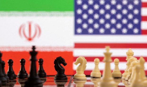 مذاکرات محرمانه ایران و امریکا در عمان/ گفتگوها غیر مستقیم بوده؛ مقامات عمانی از اتاقی به اتاق دیگر می رفتند تا پیام ها را منتقل کنند